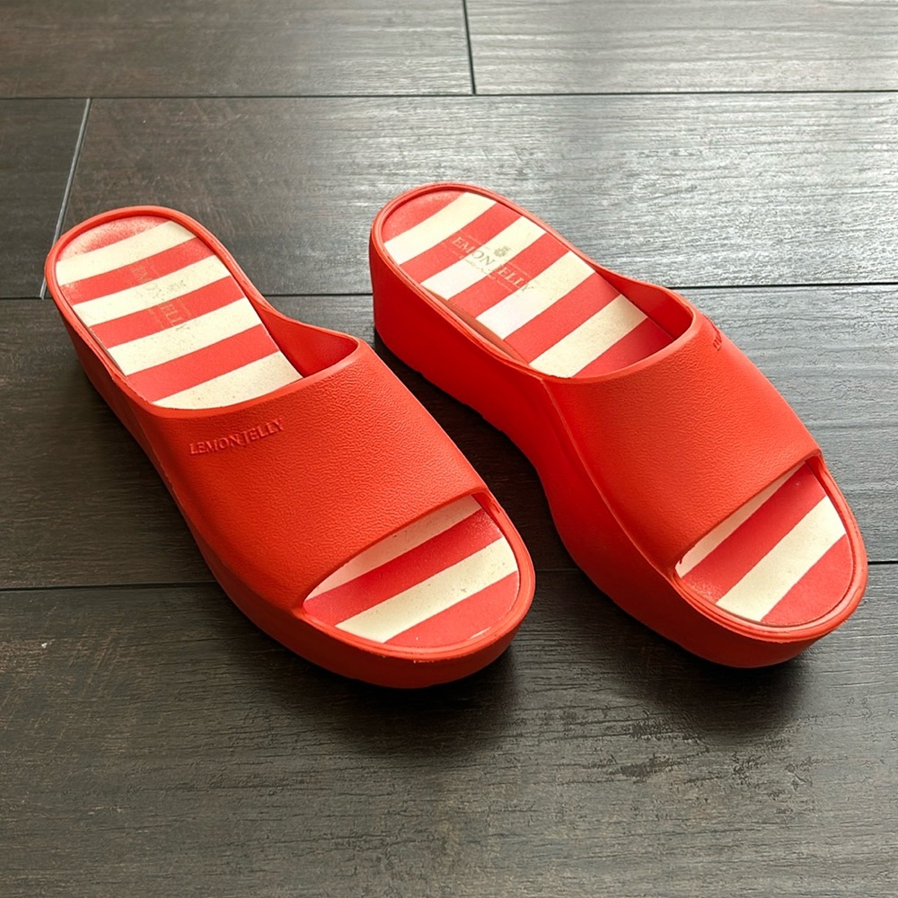 Lemon Jelly sandals size EU 39 (US 8.5 ish) in reddish orange